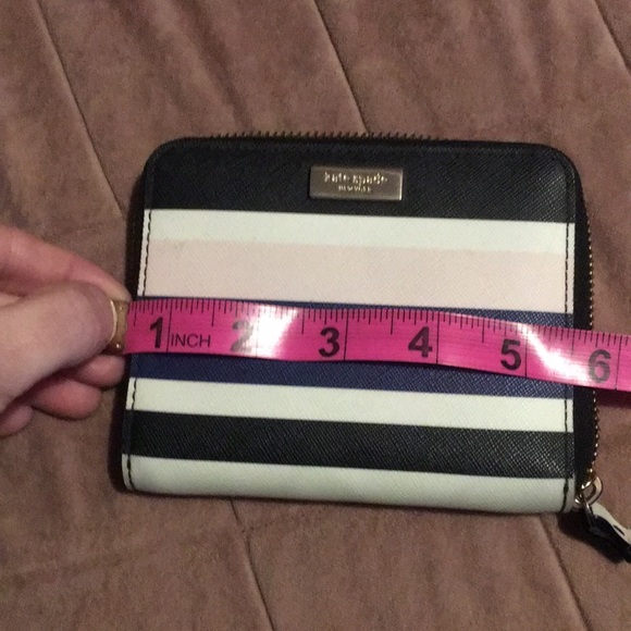 Kate Spade zip around wallet - Picture 2 of 10